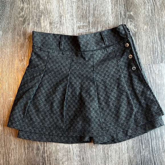 Peekaboo beans skirt - Picture 1 of 3